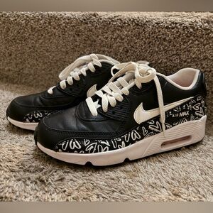 Nike Air Max 90 Sneakers Size youth 5.5Y Women 7 Black White Heart Print